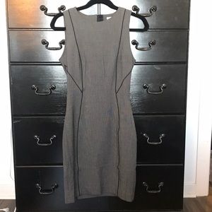 Fitted sleeveless gray work dress - New